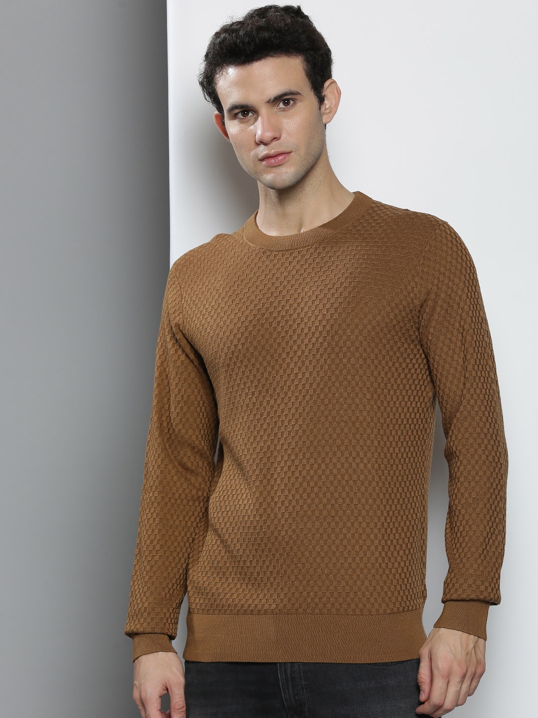 

Tommy Hilfiger Men Brown Self- designed Pullover Sweater