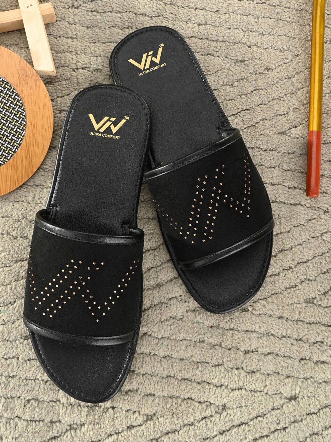 

VIV Men Black & Yellow Sliders