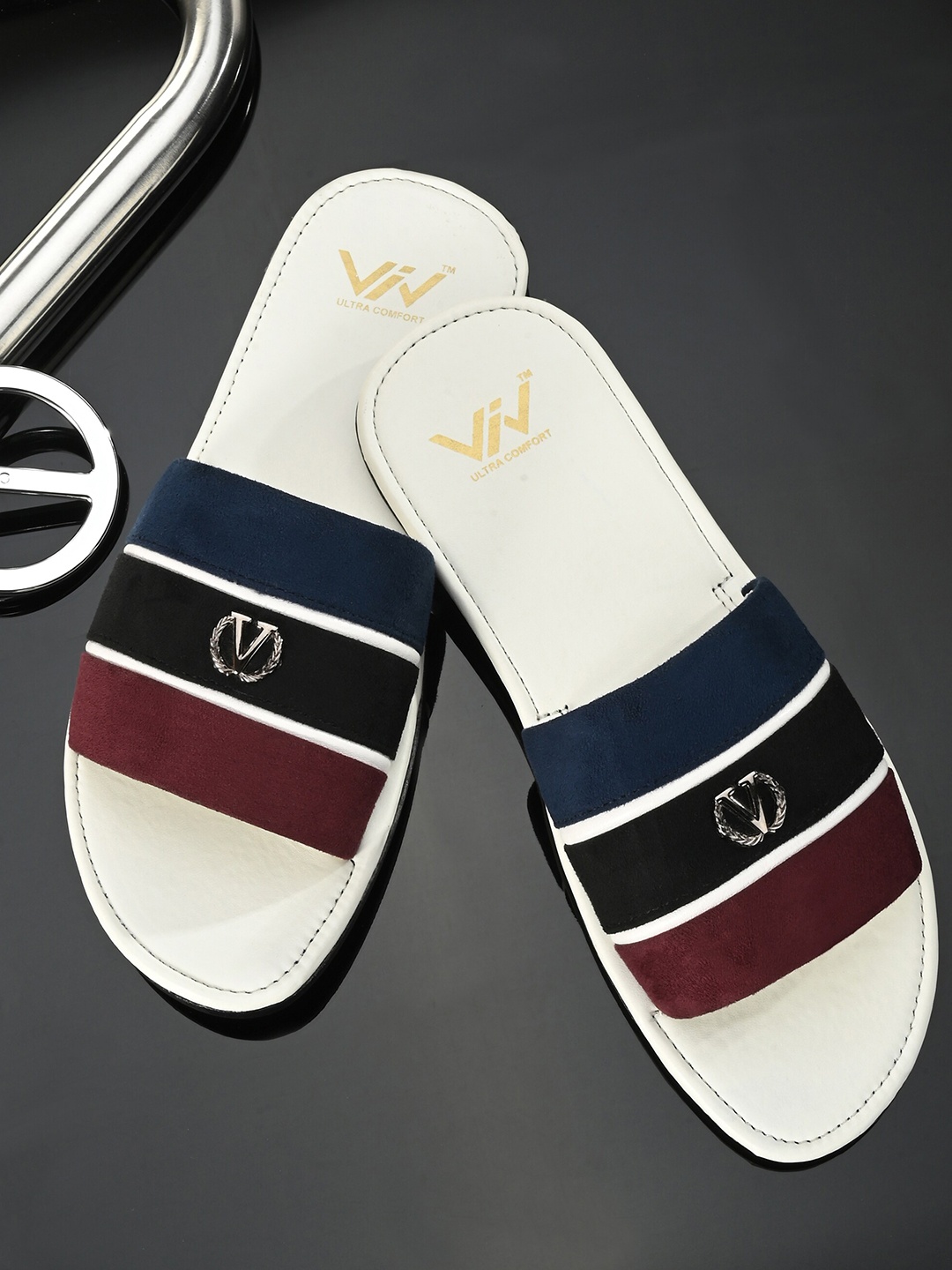 

VIV Men Black & Navy Blue Sliders