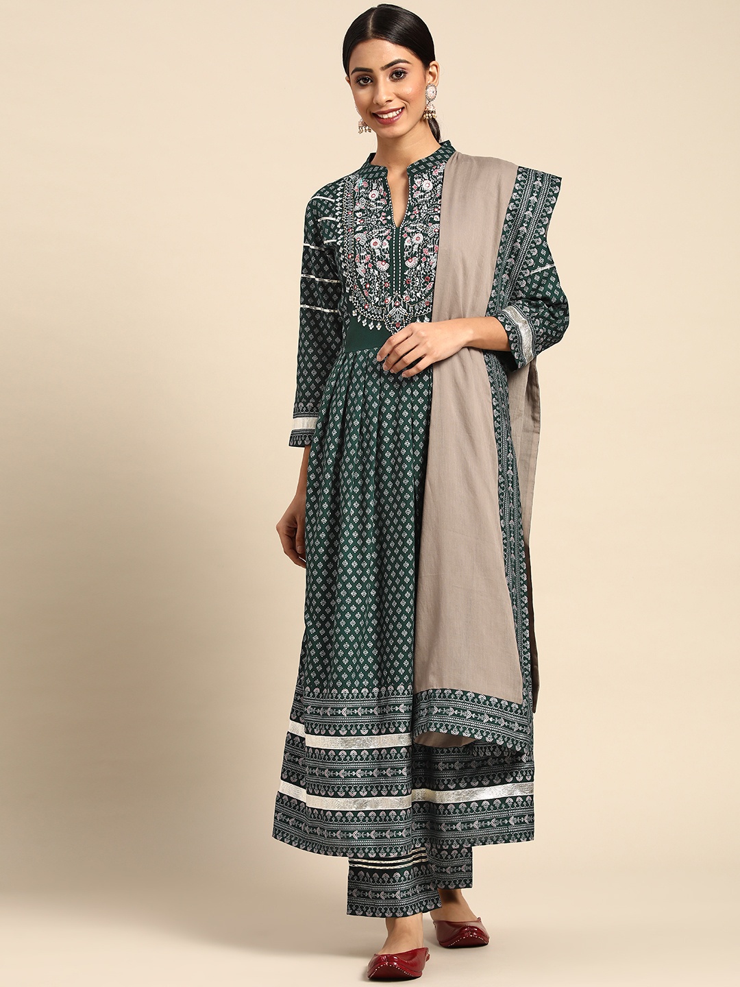

Prakhya Women Green Printed Kurta with Palazzos & Dupatta
