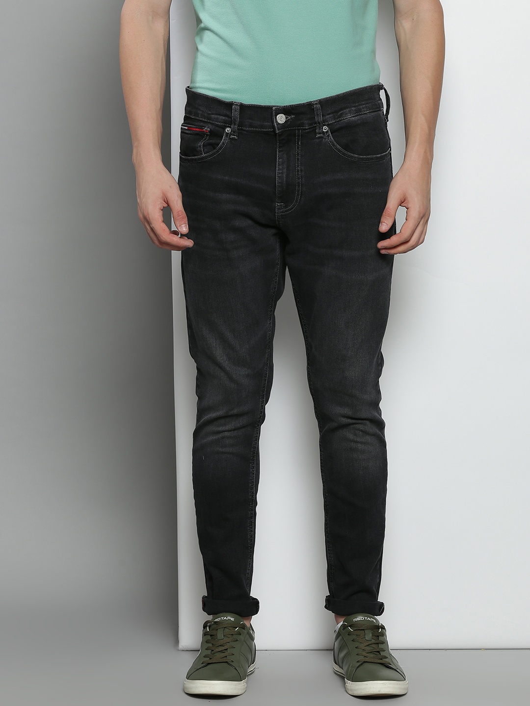 

Tommy Hilfiger Men Black Slim Fit Light Fade Stretchable Jeans