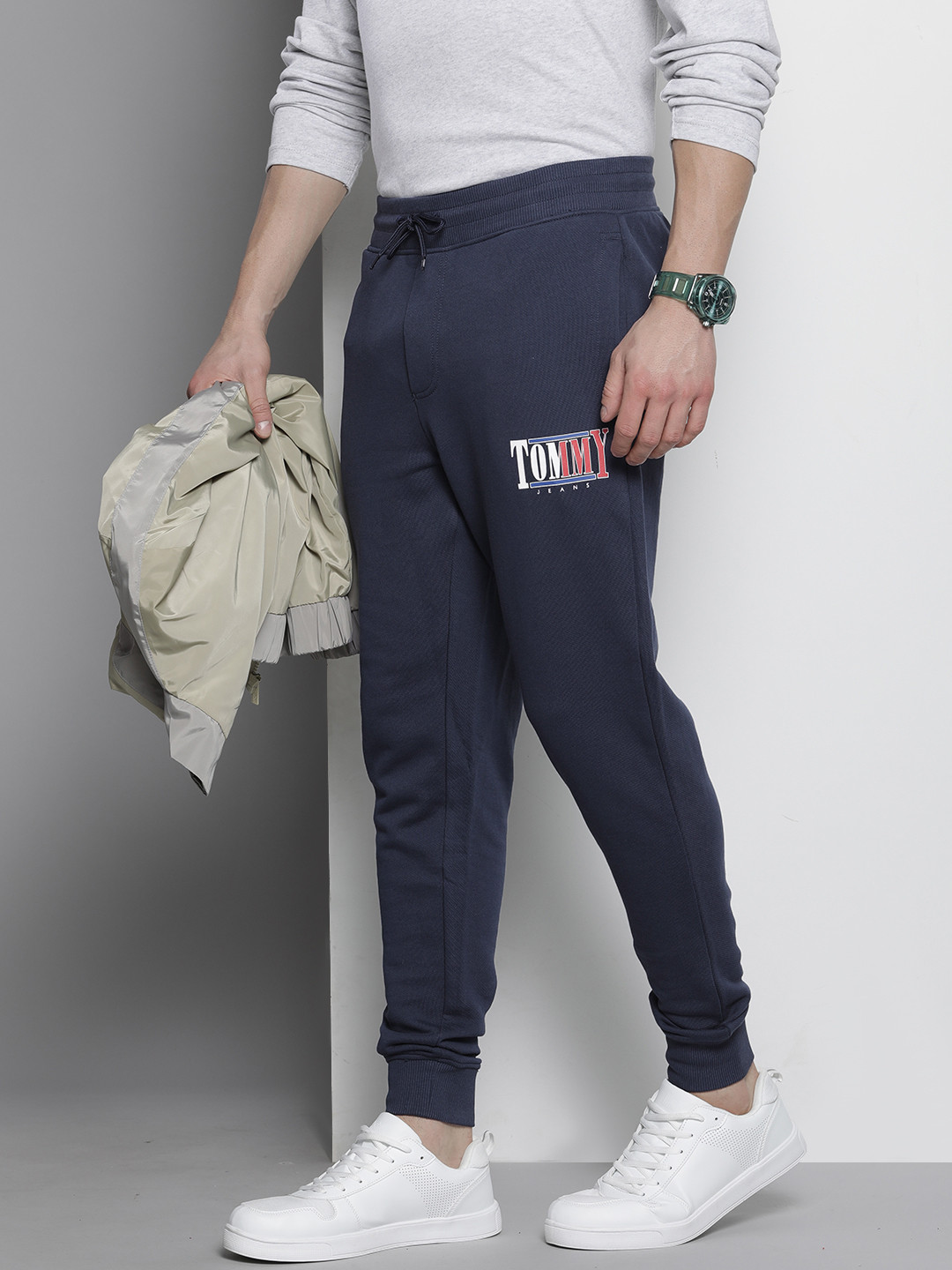 

Tommy Hilfiger Men Navy Blue Slim Fit Joggers Trousers