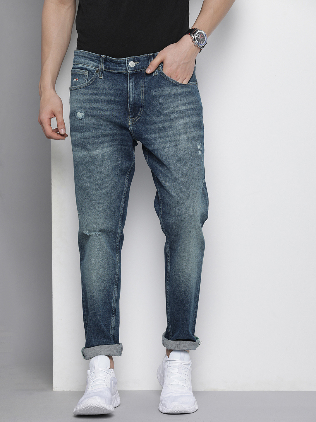 

Tommy Hilfiger Men Blue Slim Fit Low Distress Light Fade Stretchable Jeans