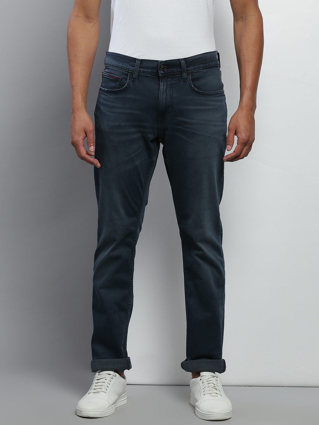 

Tommy Hilfiger Men Navy Blue Slim Fit Light Fade Stretchable Jeans