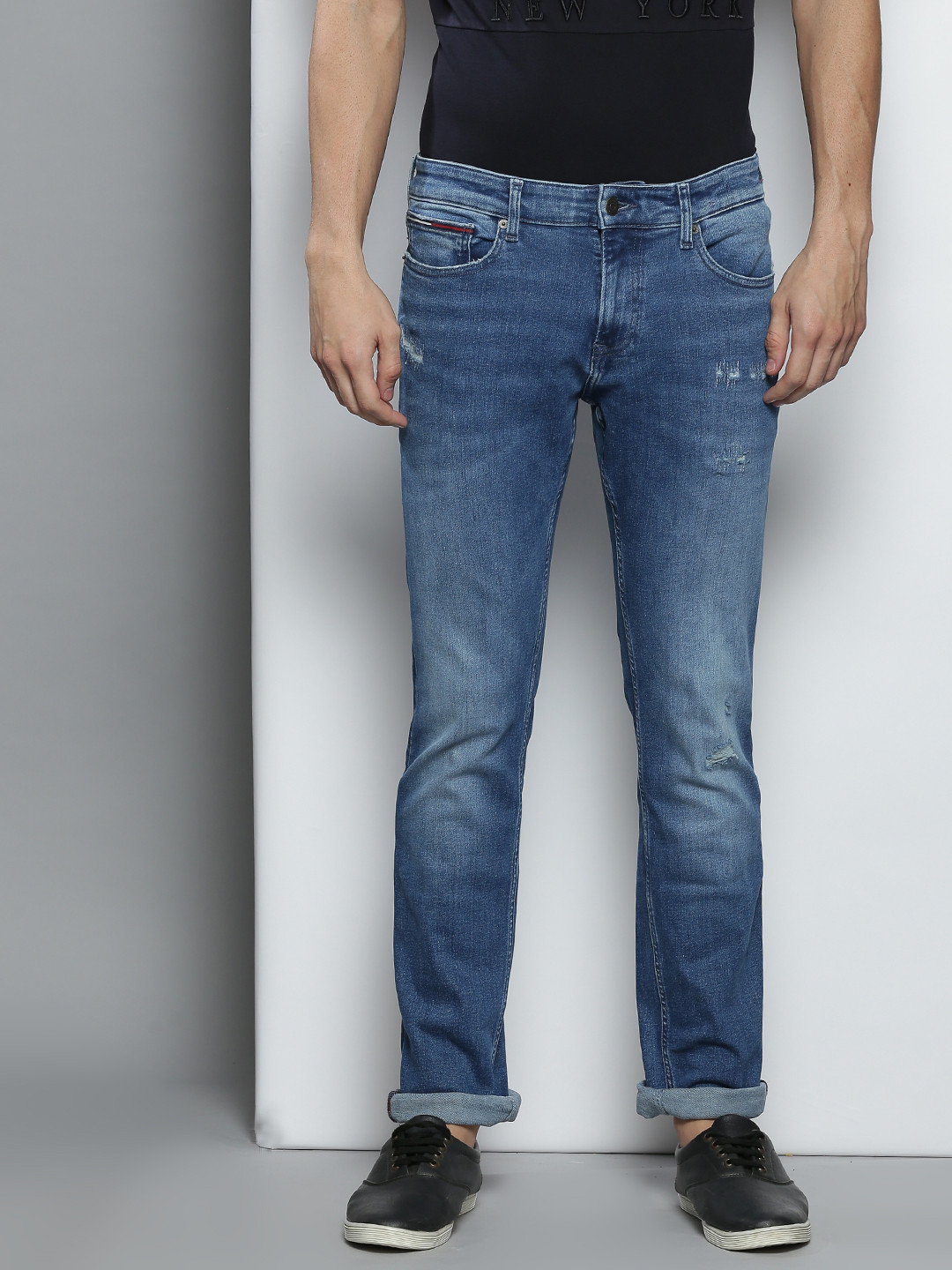 

Tommy Hilfiger Men Blue Slim Fit Mildly Distressed Light Fade Stretchable Jeans