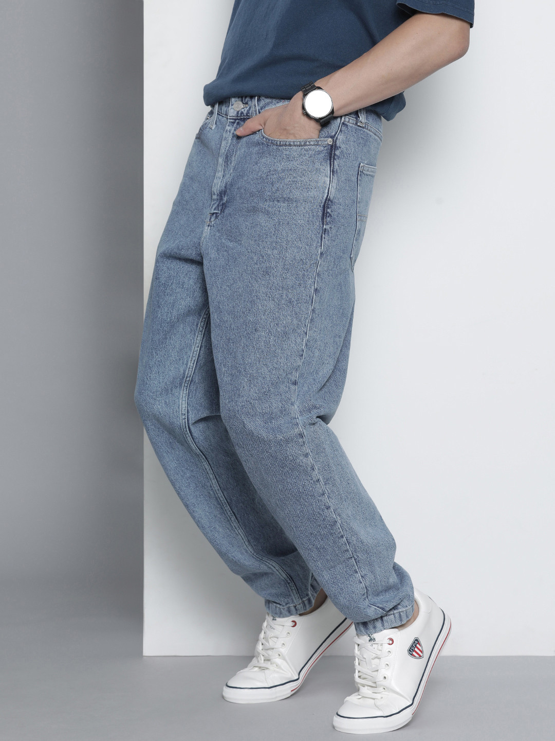 

Tommy Hilfiger Men Blue Relaxed Fit Mid-Rise Acid Wash Stretchable Jeans
