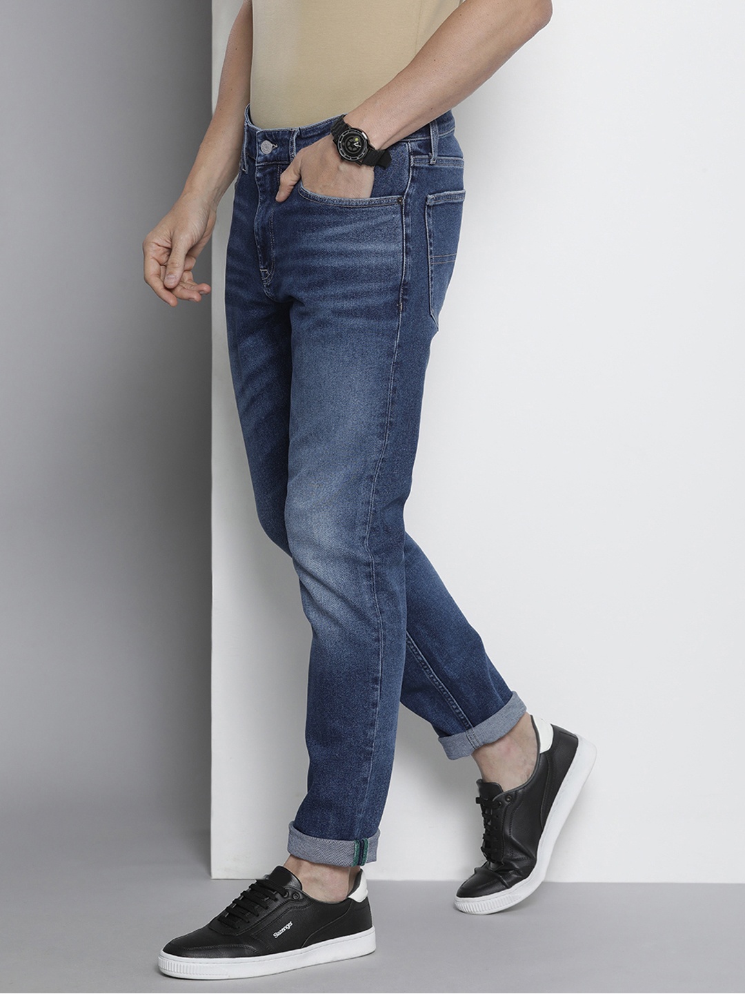 

Tommy Hilfiger Men Blue Austin Slim Fit Mid-Rise Light Fade Stretchable Jeans