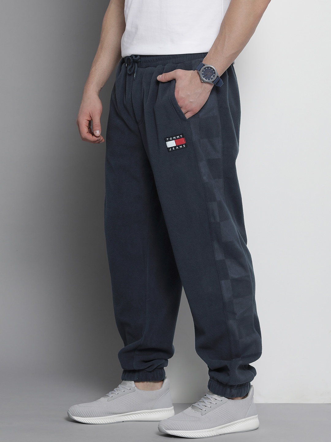 

Tommy Hilfiger Men Navy Blue Solid Joggers