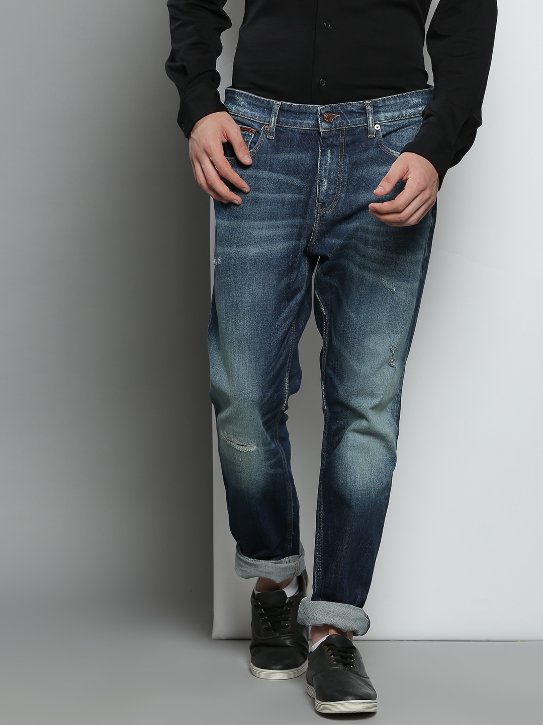 

Tommy Hilfiger Men Blue Straight Fit Low Distress Heavy Fade Stretchable Jeans