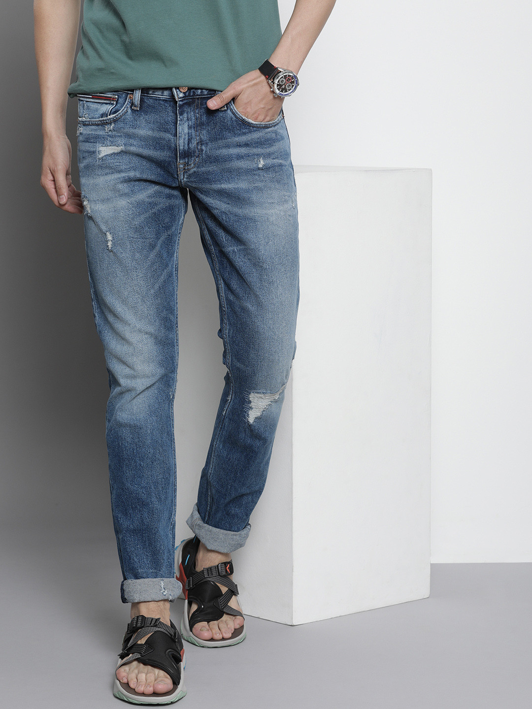 

Tommy Hilfiger Men Blue Slim Fit Mildly Distressed Mid-Rise Heavy Fade Stretchable Jeans