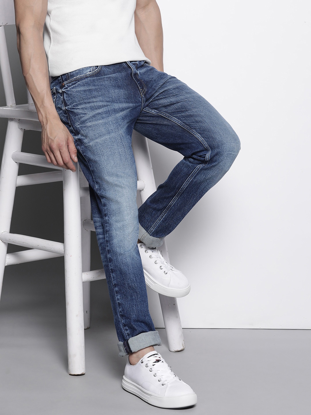 

Tommy Hilfiger Men Scanton Slim Fit Heavy Fade Stretchable Jeans, Blue