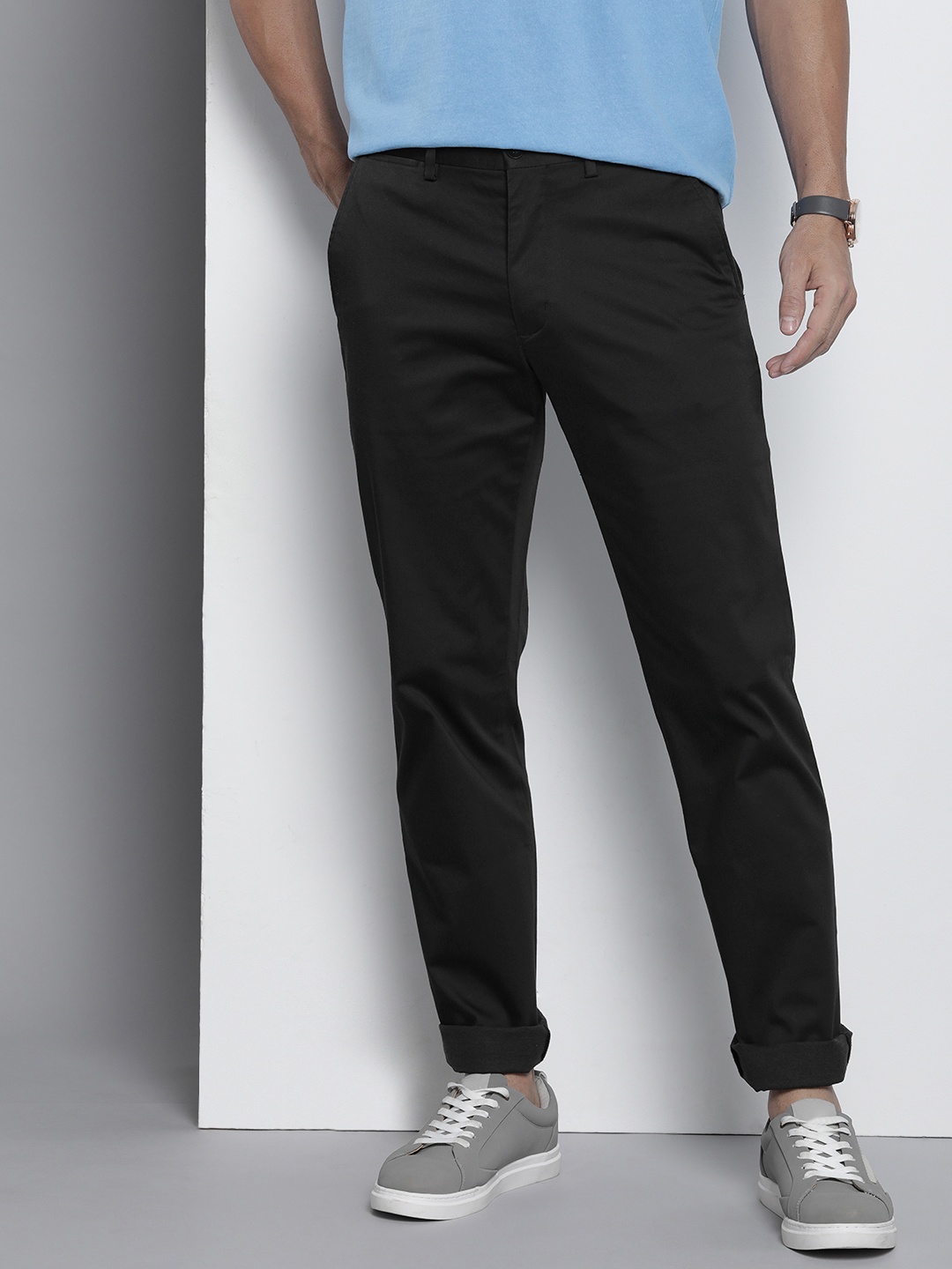 

Tommy Hilfiger Men Solid Regular Trousers, Black