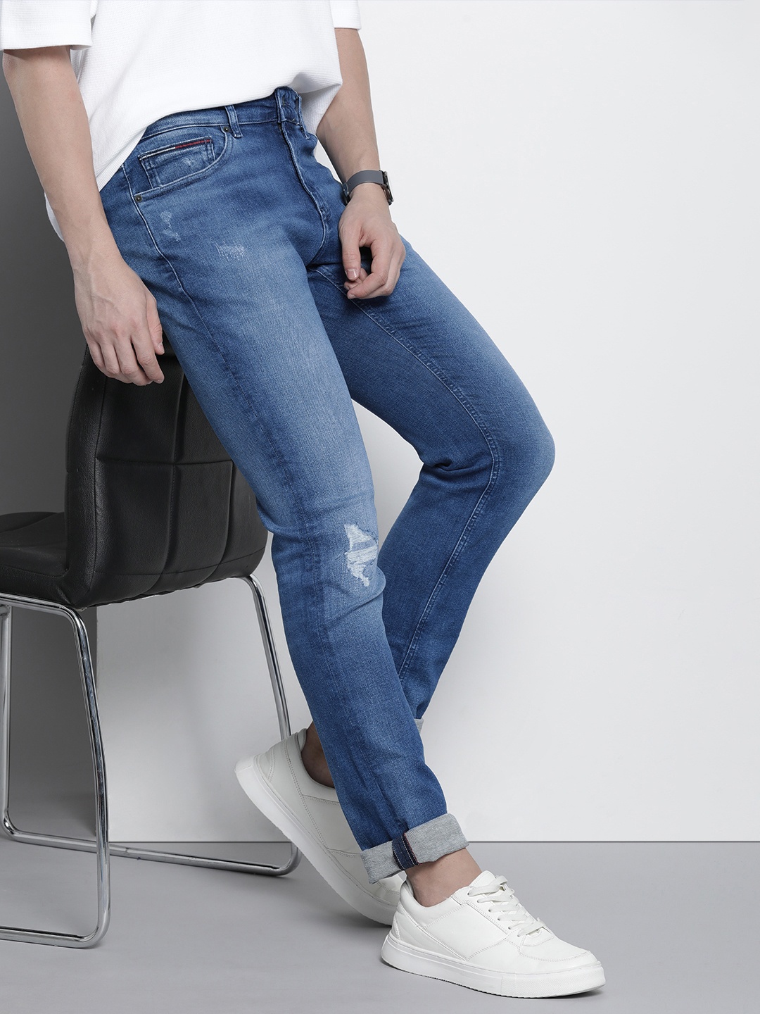 

Tommy Hilfiger Men Slim Fit Low Distress Heavy Fade Stretchable Jeans, Blue