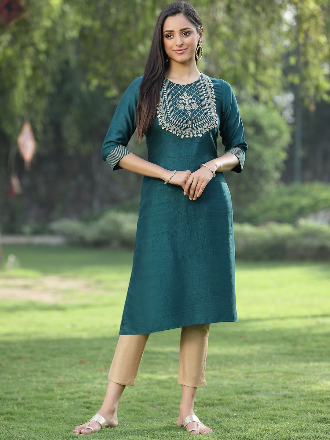 

Juniper Women Green Embroidered Flared Sleeves Kurta