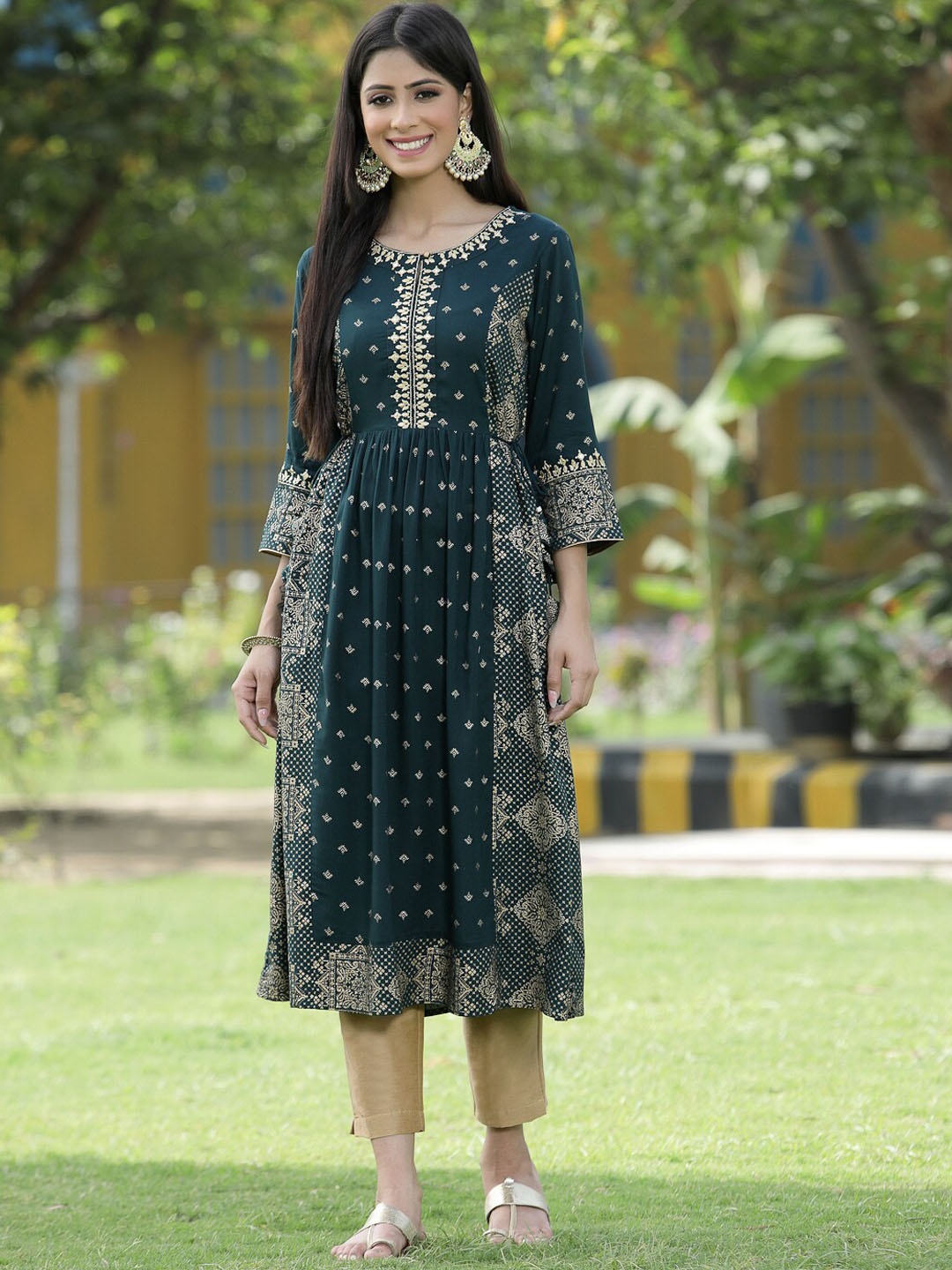 

Juniper Women Green Geometric Checked Kurta