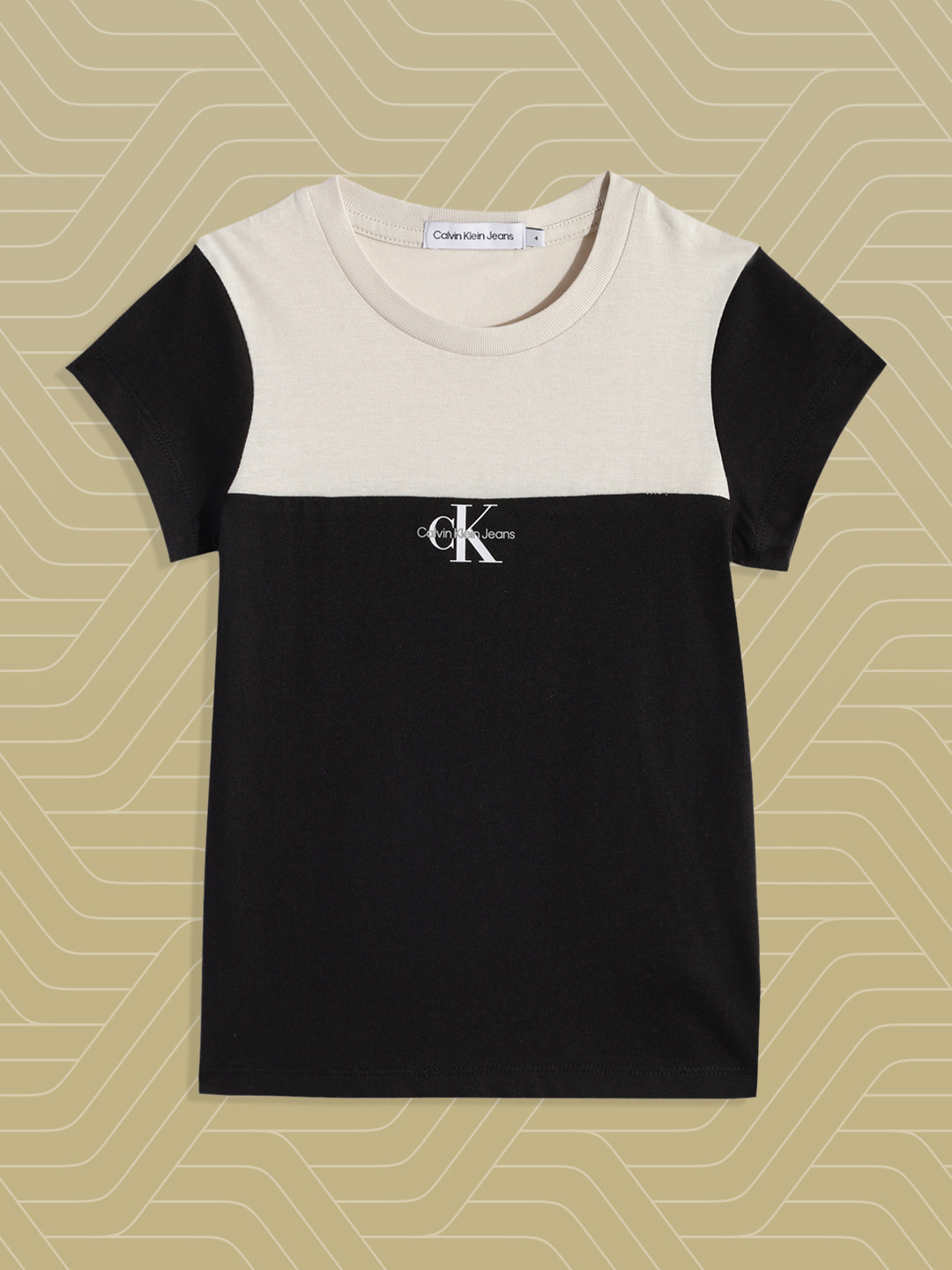 

Calvin Klein Jeans Girls Black & Off White Colourblocked Pure Cotton T-shirt