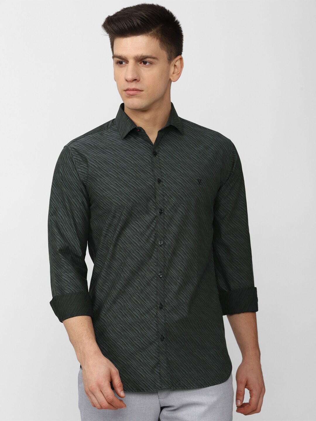 

V Dot Men Green Slim Fit Printed Casual Shirt