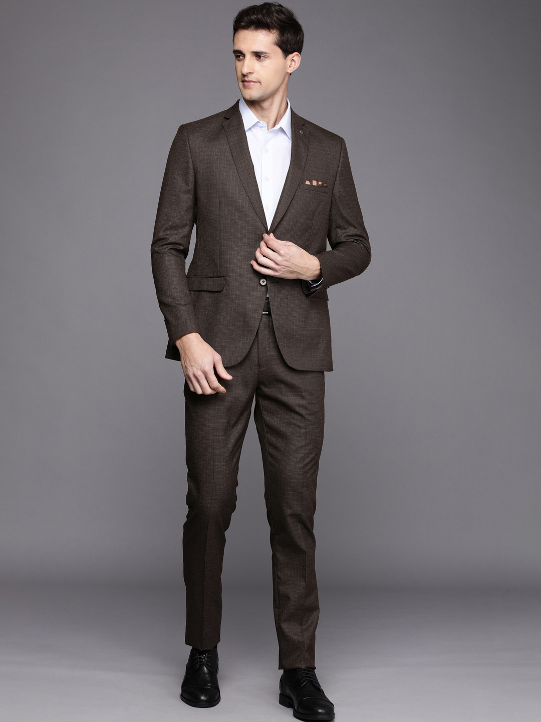 

Theme Men Brown Self Design Slim Fit 2 Piece Suit