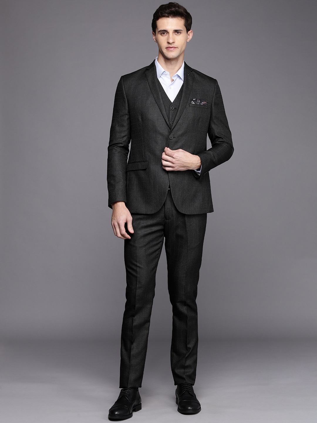 

Theme Men Black Self Design Slim Fit 3 Piece Suit
