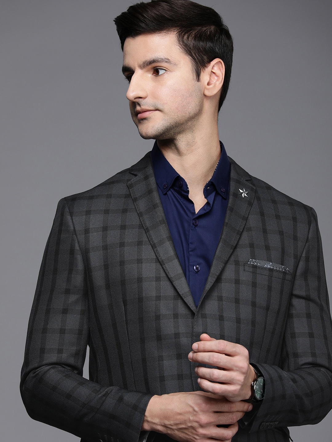 

Theme Men Black Checked Slim Fit 2 Piece Suit