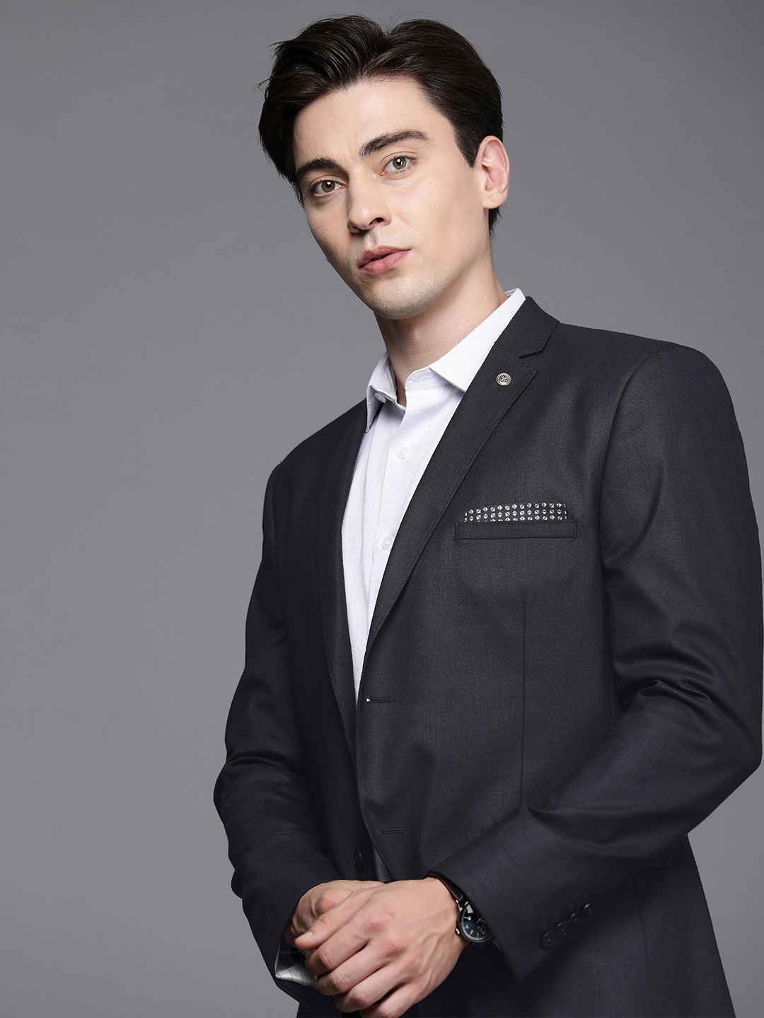 

Theme Men Navy Blue Solid Single Breasted Slim Fit 2 Piece Formal Suit