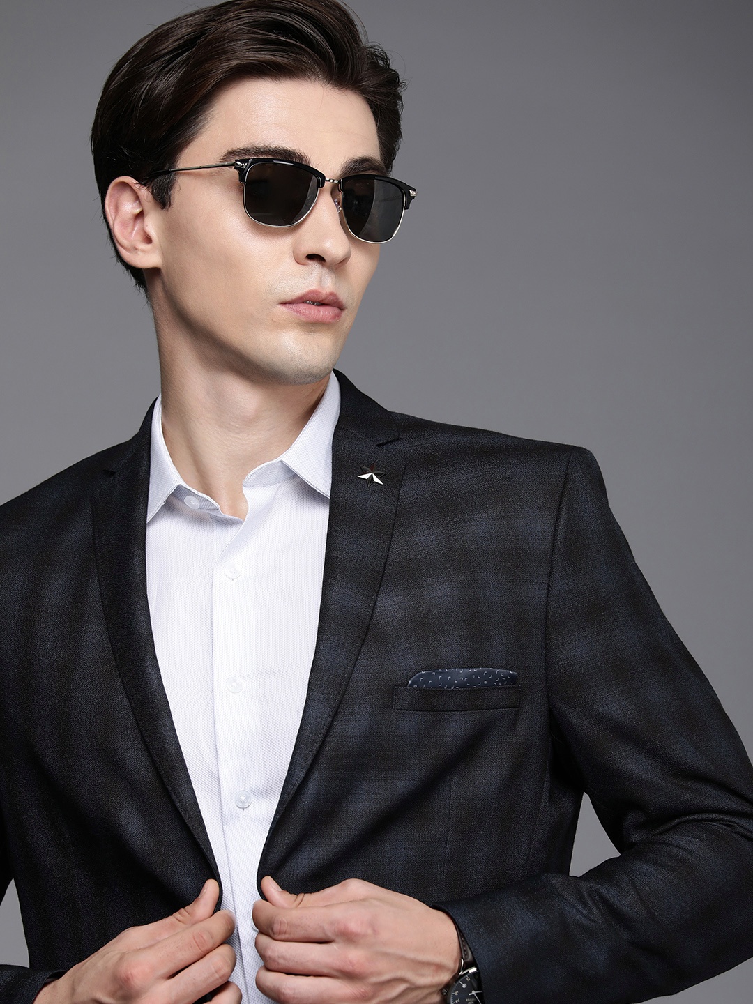 

Theme Men Blue & Black Checked Single-Breasted Slim Fit 2-Piece Formal Suit