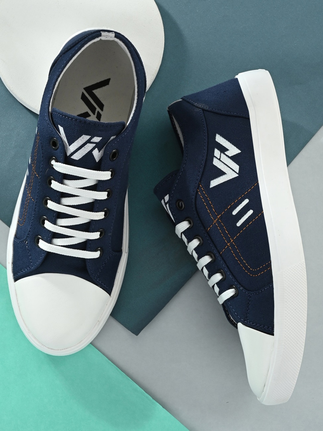 

VIV Men Blue Colourblocked Sneakers