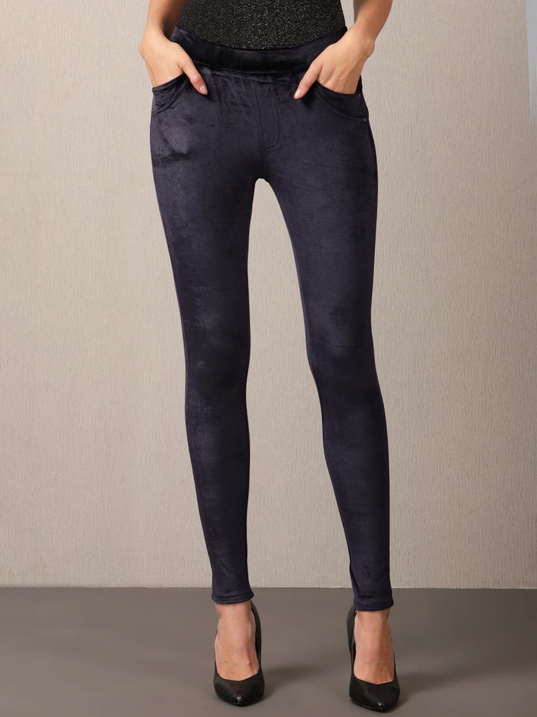 

Lakshita Women Blue Solid Skinny-Fit Jeggings