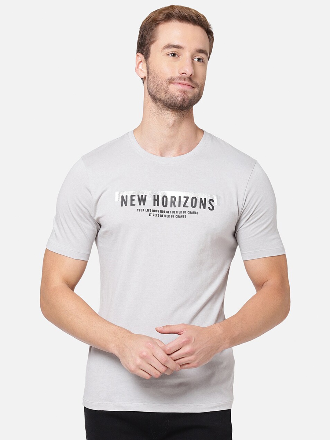 

R&B Men Grey Typography V-Neck Raw Edge T-shirt