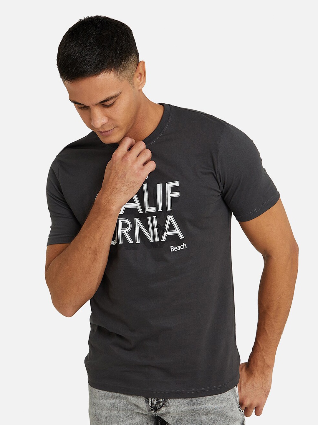 

R&B Men Grey Drop-Shoulder Sleeves Slim Fit T-shirt