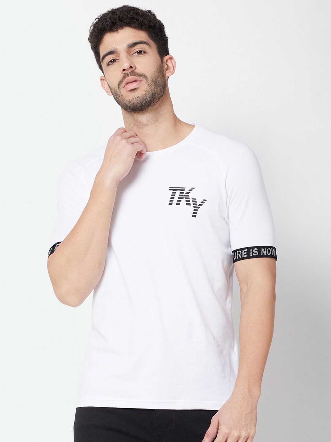 

R&B Men White Mandarin Collar Applique T-shirt