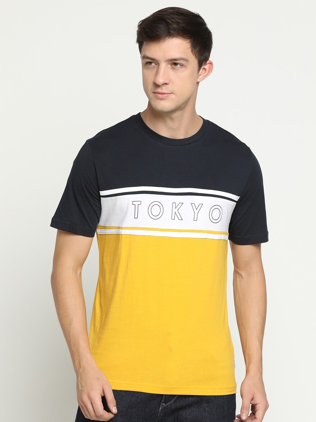 

R&B Men Navy Blue Polo Collar Applique Slim Fit T-shirt