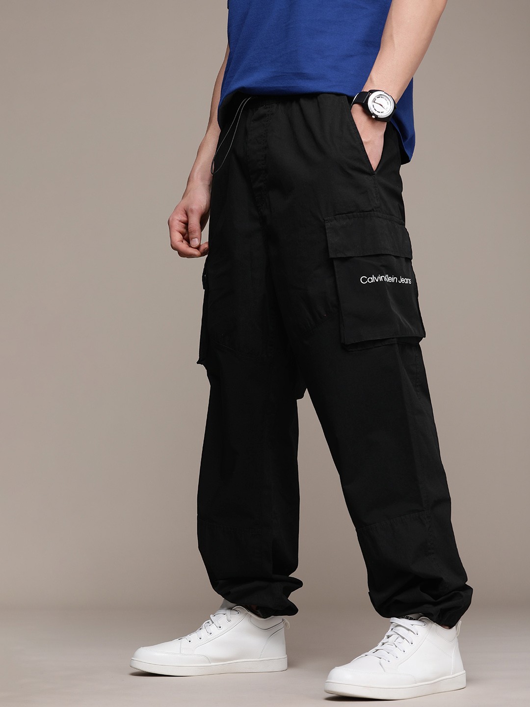 

Calvin Klein Jeans Men Black Loose Fit Cargo Trousers