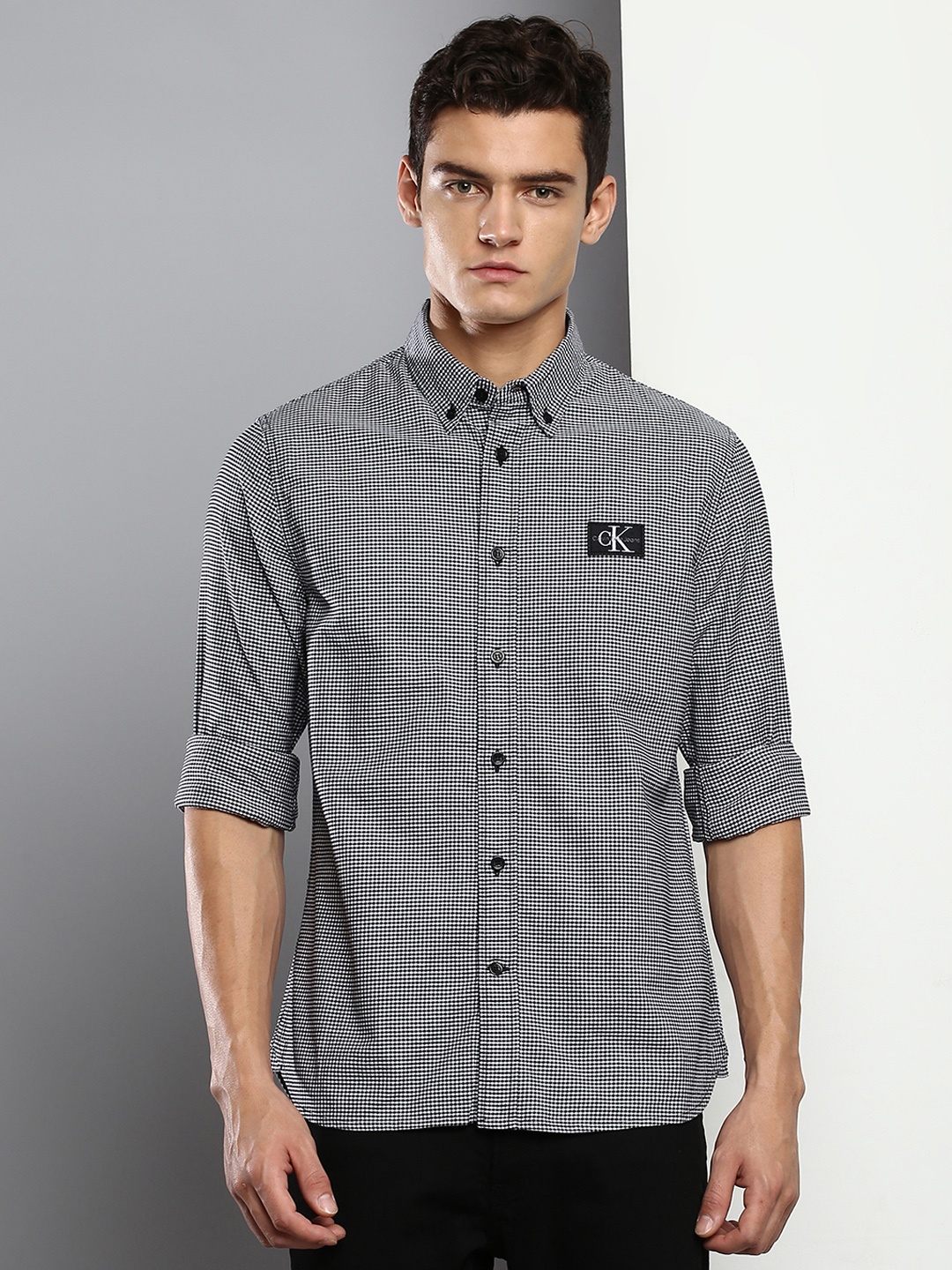 

Calvin Klein Jeans Men White And Black Classic Fit Gingham Checked Casual Shirt