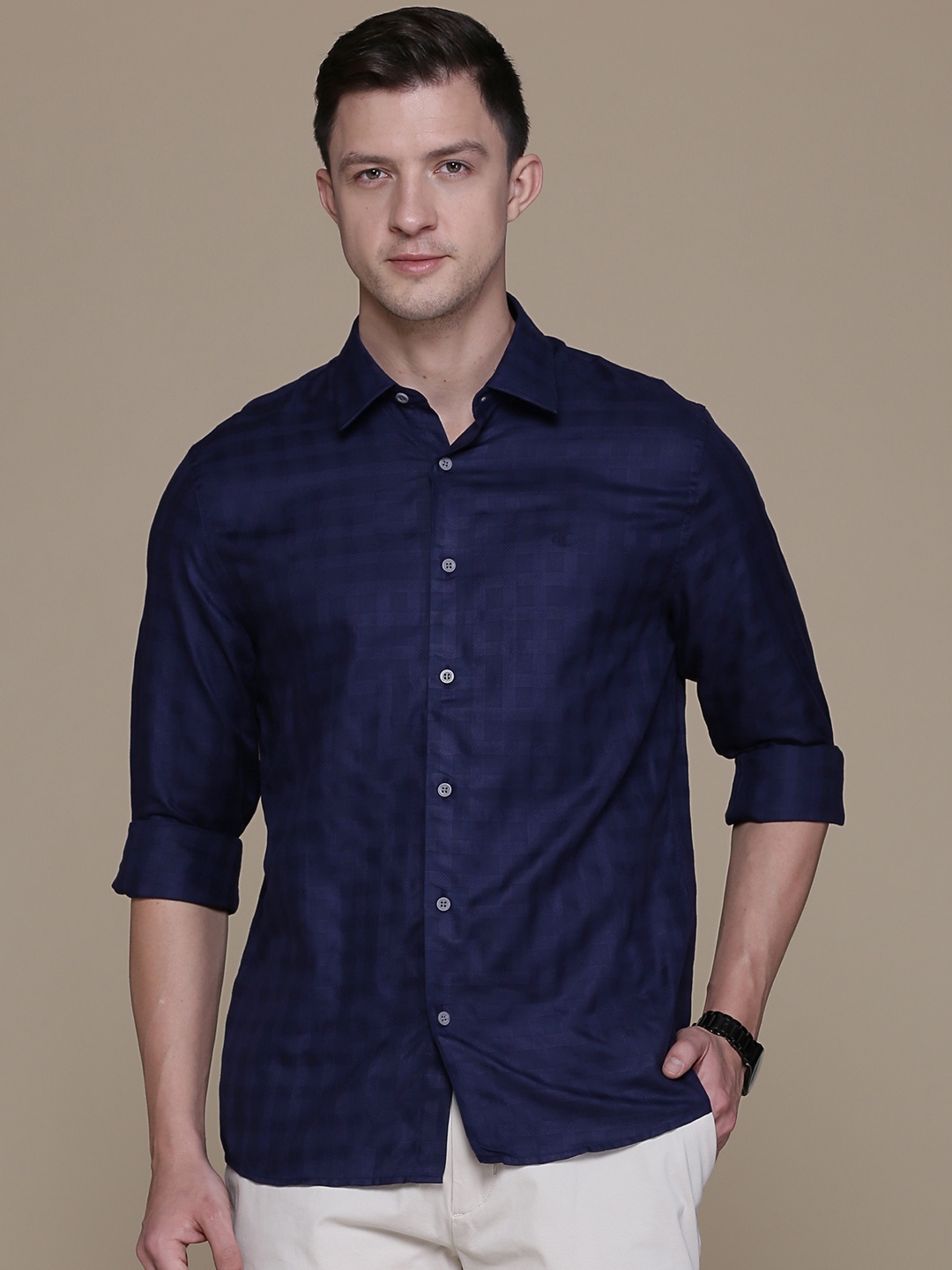 

Calvin Klein Jeans Men Navy Blue Checked Casual Shirt