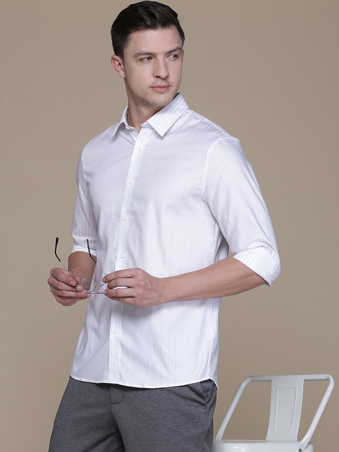 

Calvin Klein Jeans Men White Striped Casual Shirt