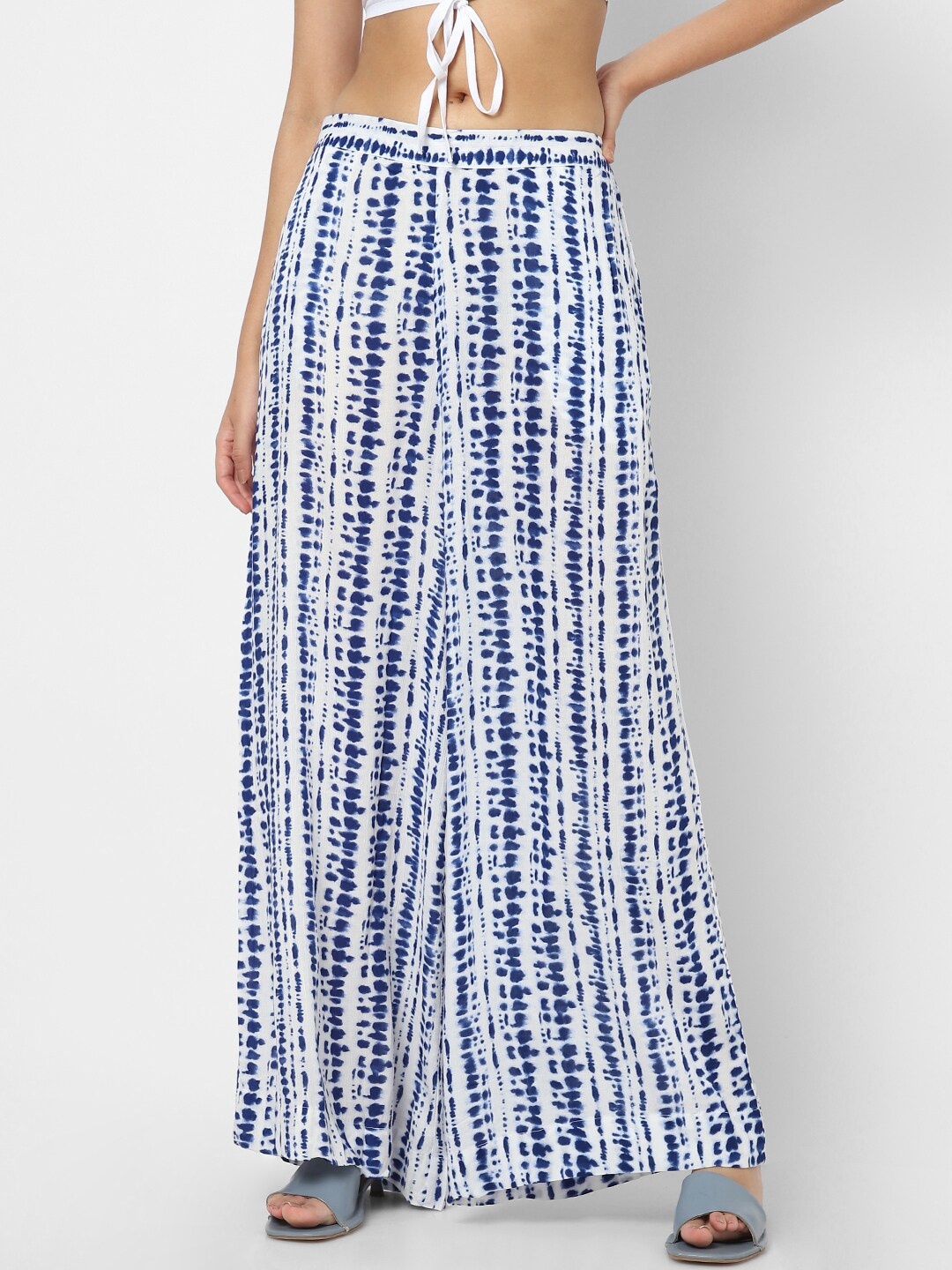 

VASTRADO Women Blue & White Ethnic Motifs Printed Palazzos