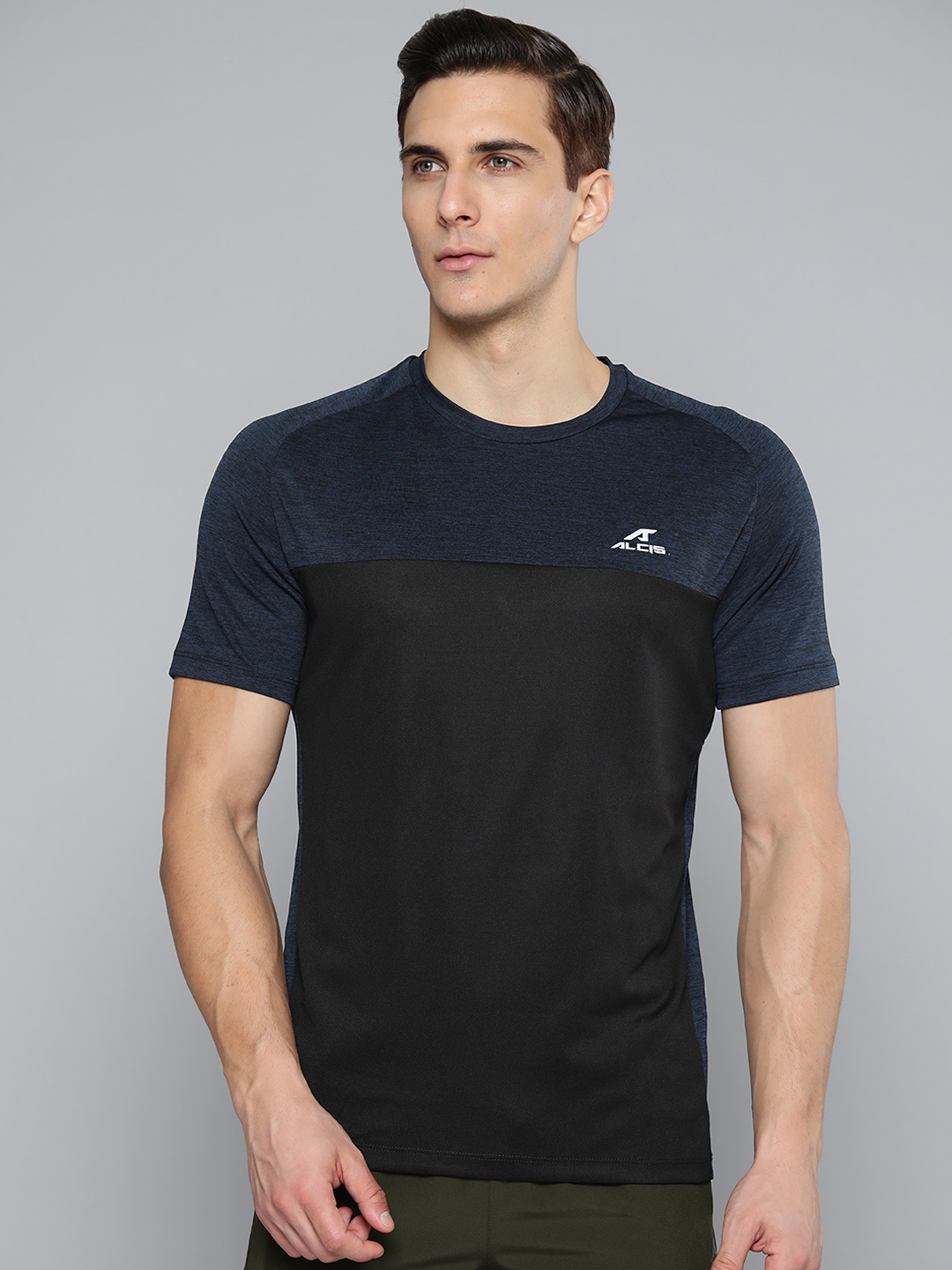 

Alcis Men Navy Blue & Black Colourblocked Slim Fit T-shirt