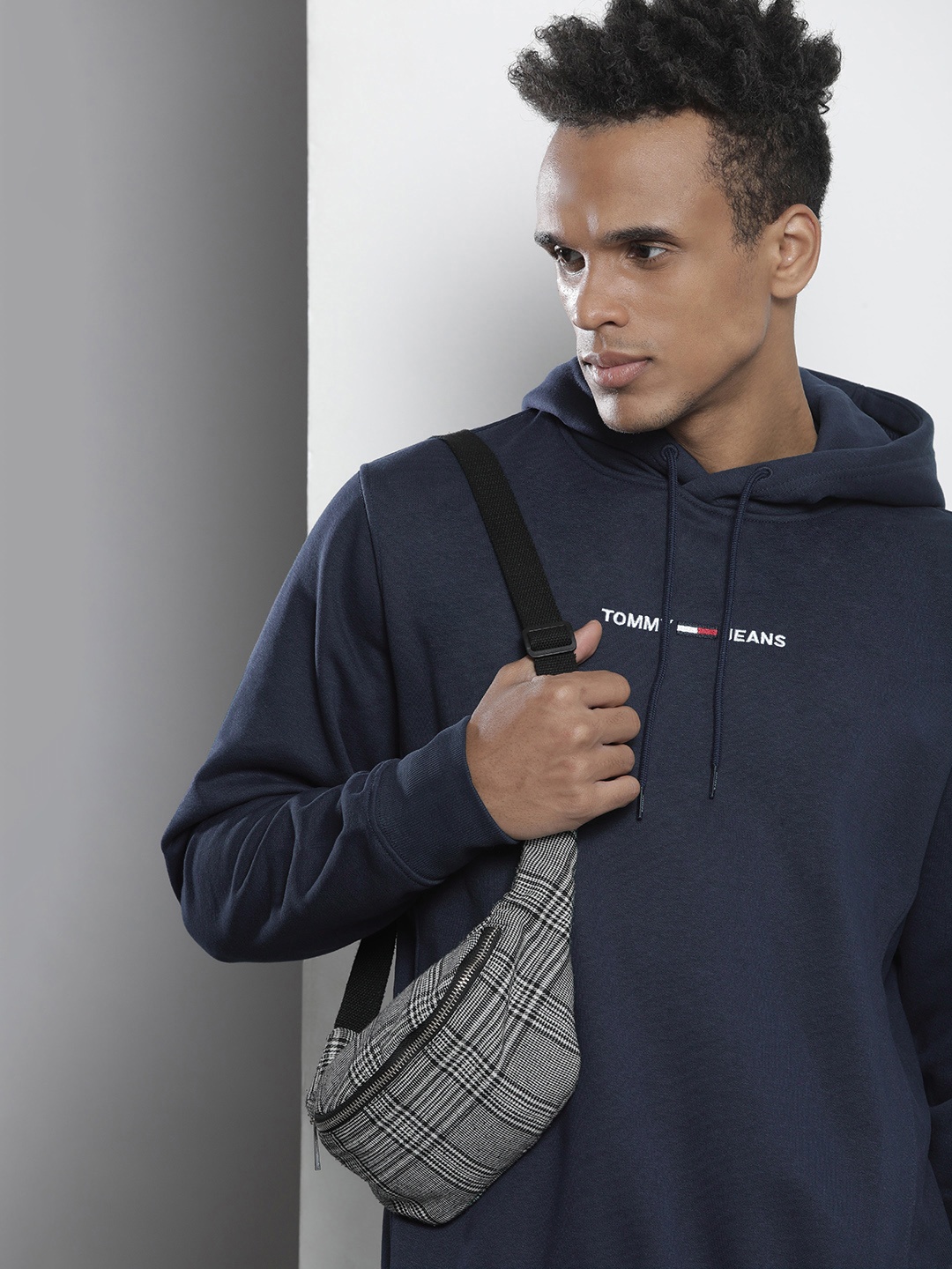 

Tommy Hilfiger Men Navy Blue Hooded Casual Sweatshirt