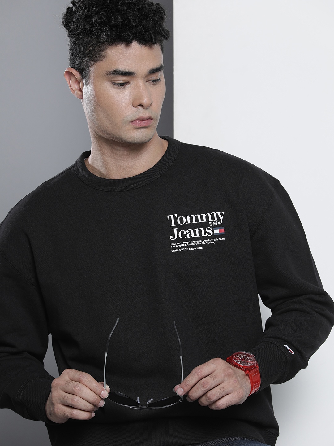 

Tommy Hilfiger Men Black & White Printed Sweatshirt