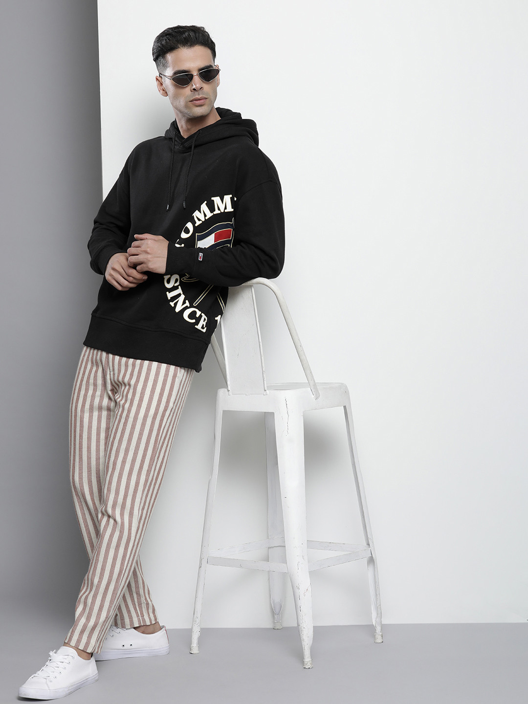 

Tommy Hilfiger Men Black Printed Hooded Sweatshirt