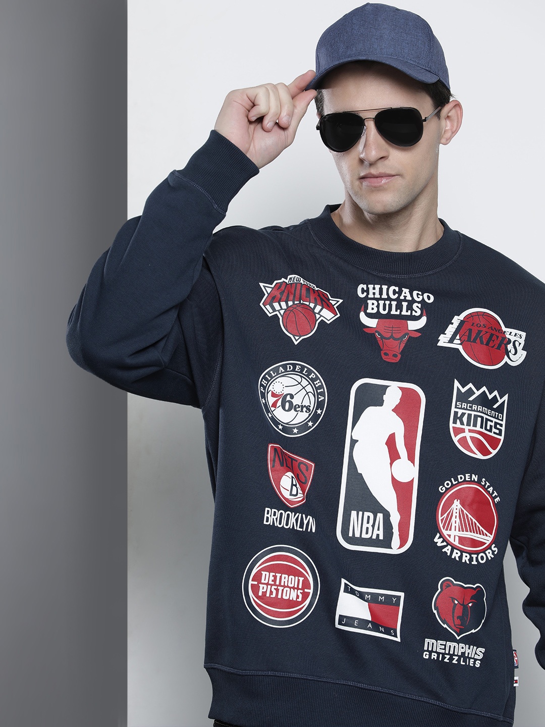 

Tommy Hilfiger Men Navy Blue Printed Sweatshirt