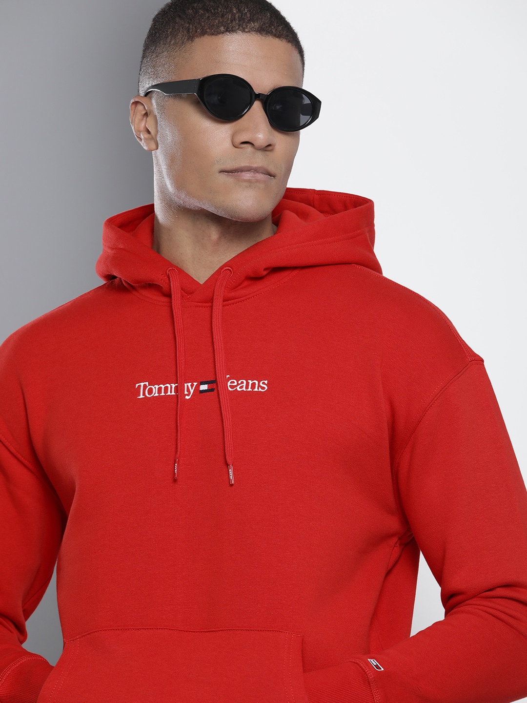 

Tommy Hilfiger Men Red REG LINEAR Hooded Sweatshirt