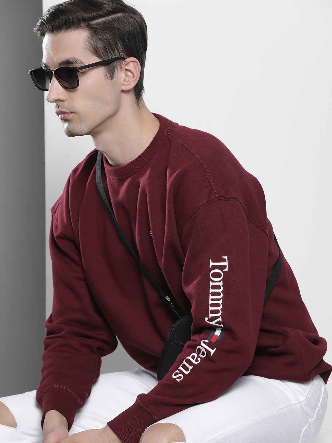 

Tommy Hilfiger Men Burgundy Solid Brand Logo Embroidered Pullover Sweatshirt