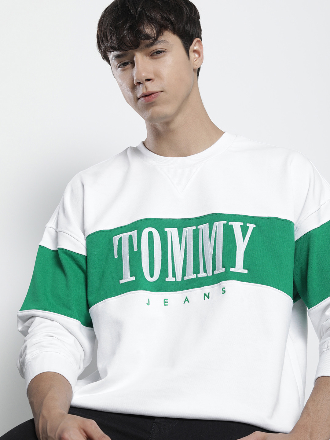 

Tommy Hilfiger Men White & Green Brand Logo Embroidered Pure Cotton Sweatshirt