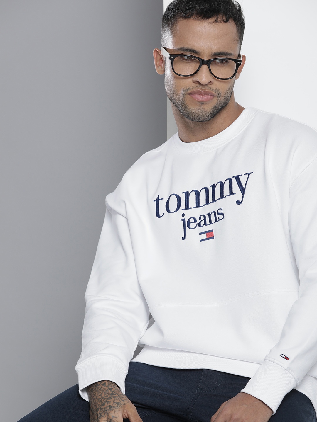 

Tommy Hilfiger Men White Brand Logo Embroidery Sweatshirt