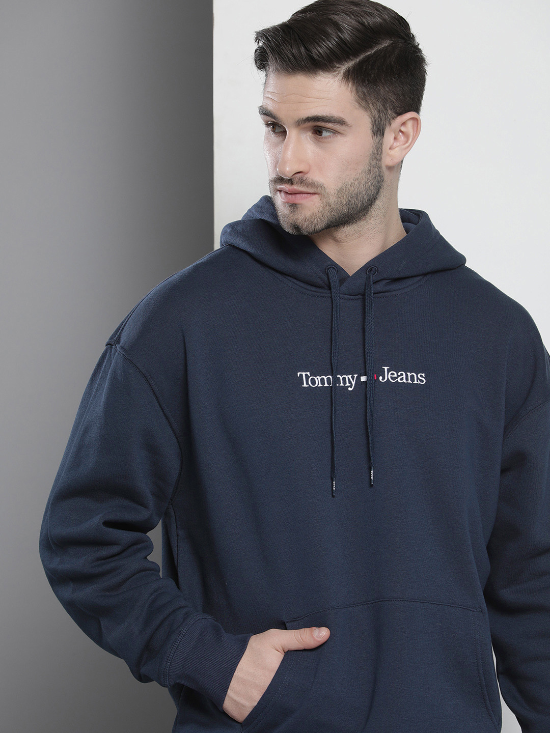 

Tommy Hilfiger Men Navy Blue Brand Logo Embroidered Hooded Sweatshirt