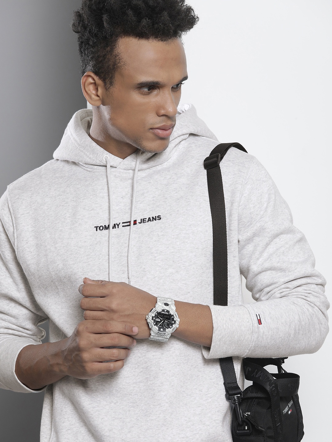 

Tommy Hilfiger Men Grey Melange Printed Hooded Sweatshirt
