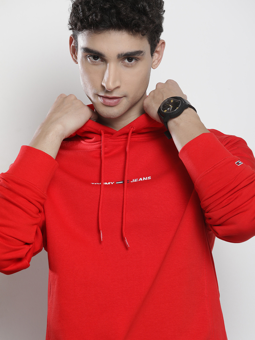 

Tommy Hilfiger Men Red Applique Detailed Casual Hooded Sweatshirt