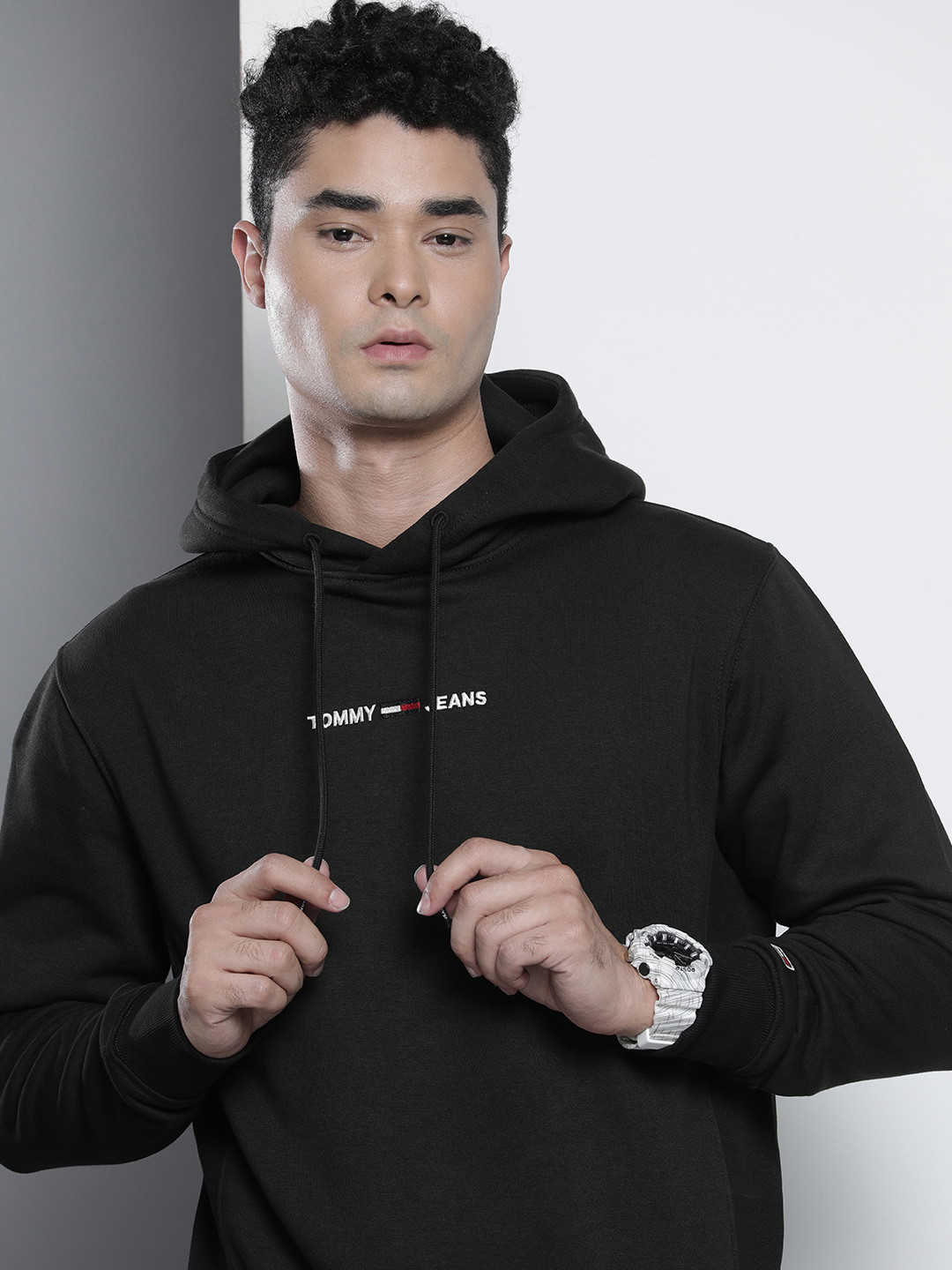 

Tommy Hilfiger Men Black Brand Logo Embroidered Hooded Sweatshirt